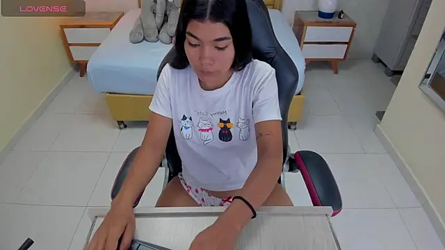 MILEY JOAS2 online show from March 11, 7:25 pm