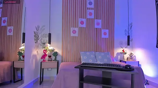 PawgGirl18 online show from December 5, 4:23 pm