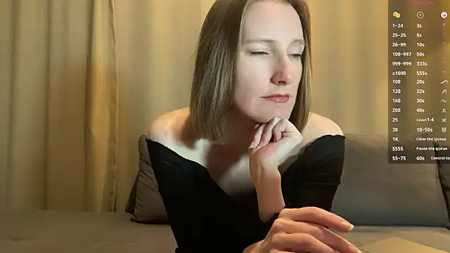 Snapshot of MonikaBos chatting on December 7, 10:39 pm MonikaBos online show from December 7, 10:39 pm