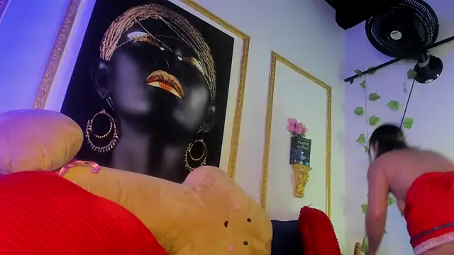 Snapshot of CandyQueenGold chatting on March 16, 1:07 am CandyQueenGold online show from March 16, 1:07 am