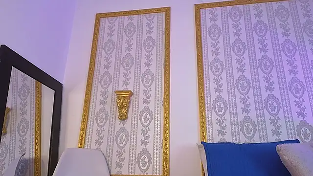 Snapshot of CandyQueenGold chatting on November 17, 6:35 pm CandyQueenGold online show from November 17, 6:35 pm