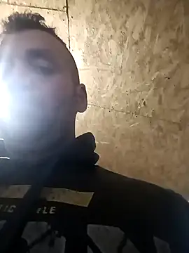 Snapshot of florin421 chatting on December 23, 8:22 am florin421 online show from December 23, 8:22 am