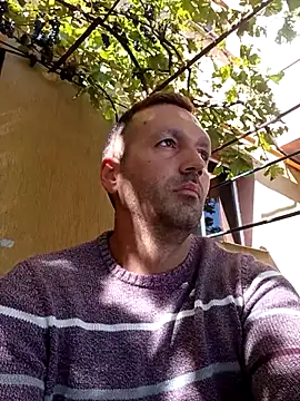 Snapshot of florin421 chatting on September 18, 8:38 am florin421 online show from September 18, 8:38 am