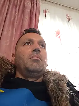 Snapshot of florin421 chatting on February 23, 8:44 am florin421 online show from February 23, 8:44 am