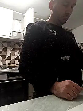 Snapshot of florin421 chatting on February 24, 8:23 am florin421 online show from February 24, 8:23 am