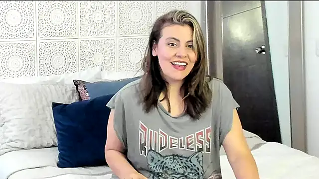 Snapshot of V_monse chatting on December 27, 7:03 pm V monse online show from December 27, 7:03 pm