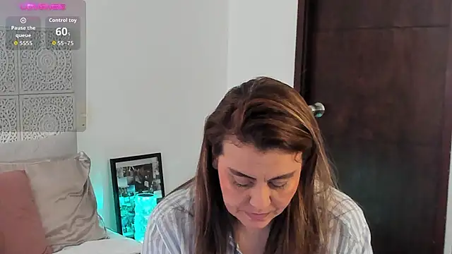 V monse online show from March 25, 3:18 pm