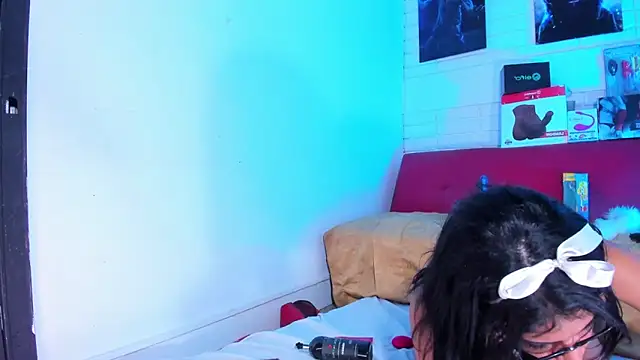 Alahia Rodriguez online show from March 15, 7:53 am