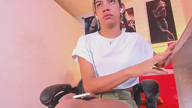 Alahia Rodriguez online show from November 11, 12:27 pm