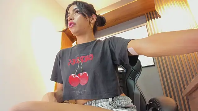 Alahia Rodriguez online show from January 16, 7:07 pm