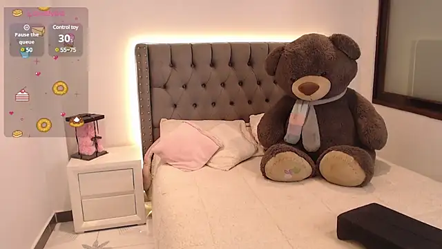 Nicols66 online show from February 10, 10:40 pm