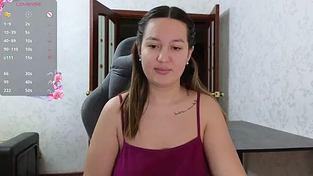 Snapshot of Nelly_Fischer chatting on April 21, 6:34 pm Nelly Fischer online show from April 21, 6:34 pm