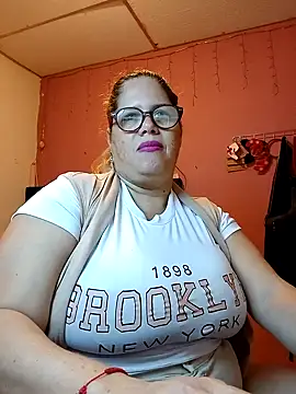 Snapshot of EllisW8 chatting on January 30, 1:31 pm EllisW8 online show from January 30, 1:31 pm