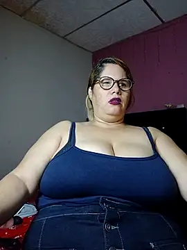 Snapshot of EllisW8 chatting on February 12, 1:59 pm EllisW8 online show from February 12, 1:59 pm