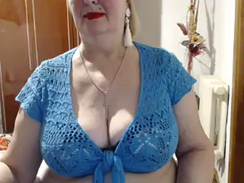 Snapshot of Secretfox chatting on February 8, 2:38 pm Secretfox online show from February 8, 2:38 pm