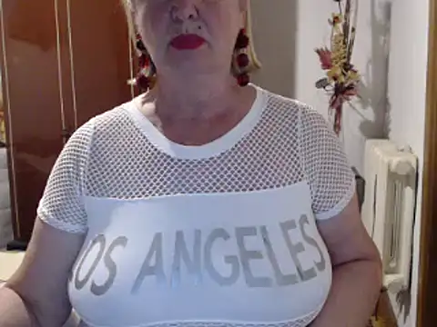 Snapshot of Secretfox chatting on September 17, 3:03 pm Secretfox online show from September 17, 3:03 pm