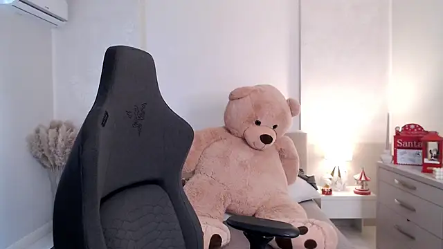 Smileyouarehere online show from January 23, 8:36 am