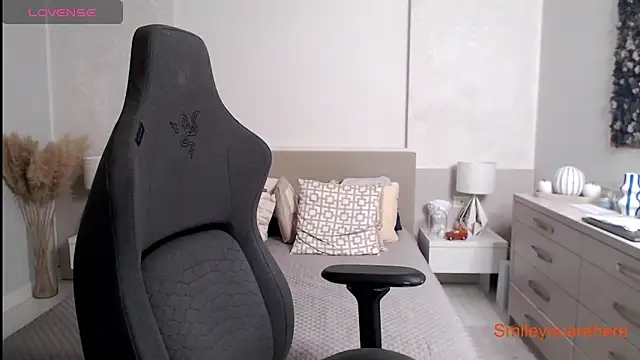 Smileyouarehere online show from October 21, 1:39 am