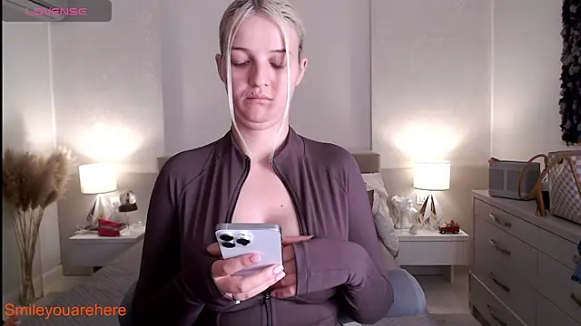 Smileyouarehere online show from April 5, 7:22 pm