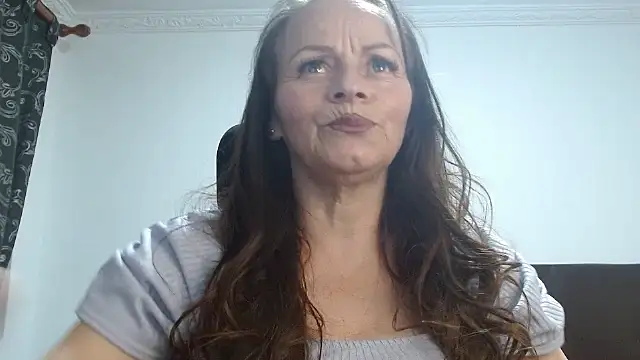 asleycavta online show from October 26, 8:04 pm