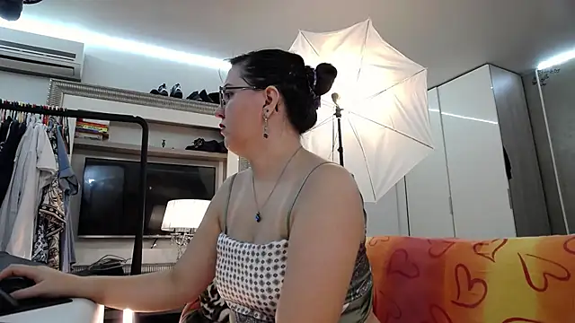 ILoveToFeelU online show from October 19, 4:29 pm