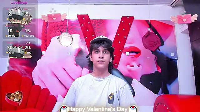 Snapshot of alex_477 chatting on February 14, 2:33 pm alex 477 online show from February 14, 2:33 pm