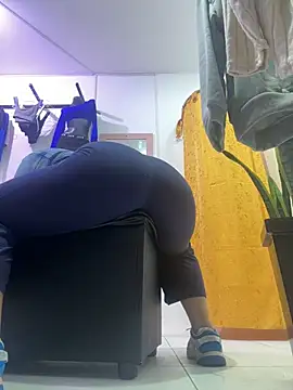 Snapshot of kim_monti chatting on January 17, 9:07 pm kim monti online show from January 17, 9:07 pm