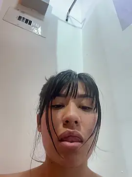 Snapshot of kim_monti chatting on February 13, 9:33 pm kim monti online show from February 13, 9:33 pm