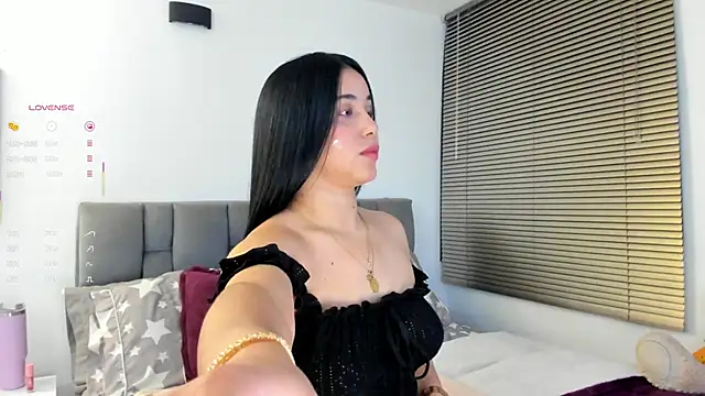 Snapshot of Gigi-bom chatting on February 19, 12:06 am Gigi-bom online show from February 19, 12:06 am