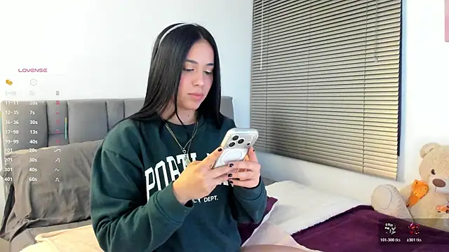 Snapshot of Gigi-bom chatting on February 24, 11:14 pm Gigi-bom online show from February 24, 11:14 pm