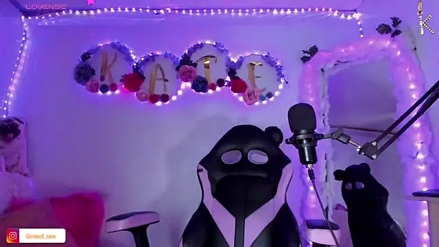 Snapshot of KATERAW chatting on March 3, 5:57 am KATERAW online show from March 3, 5:57 am