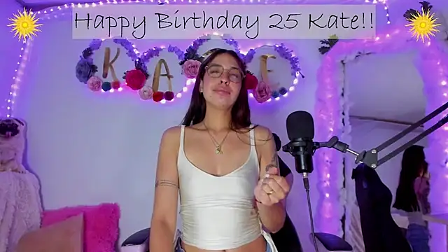 Snapshot of KATERAW chatting on April 5, 3:58 am KATERAW online show from April 5, 3:58 am