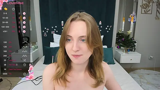 Snapshot of Cowell_Adelina chatting on January 19, 10:17 pm Cowell Adelina online show from January 19, 10:17 pm