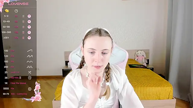 Snapshot of Cowell_Adelina chatting on September 22, 9:55 am Cowell Adelina online show from September 22, 9:55 am