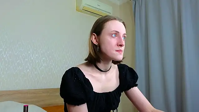Snapshot of Cowell_Adelina chatting on April 24, 9:23 am Cowell Adelina online show from April 24, 9:23 am