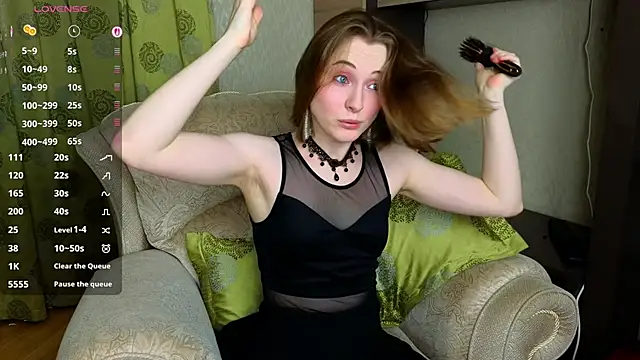 Snapshot of Cowell_Adelina chatting on June 18, 1:59 pm Cowell Adelina online show from June 18, 1:59 pm