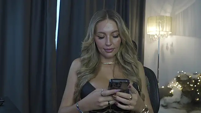 JoanneGG online show from November 13, 6:45 am