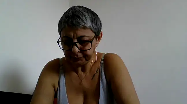 roseblak42 online show from March 10, 9:32 am