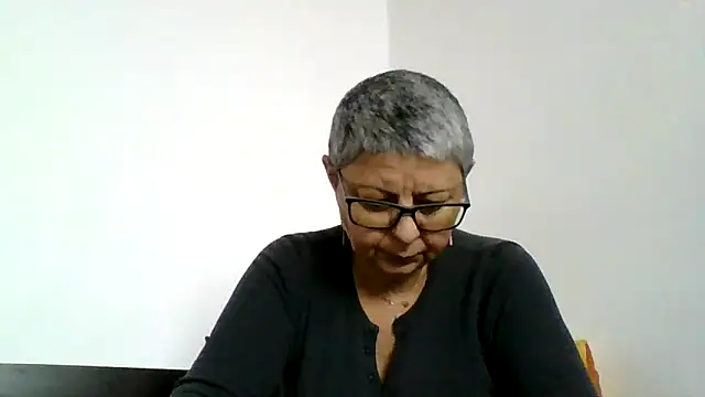 roseblak42 online show from December 20, 10:33 am