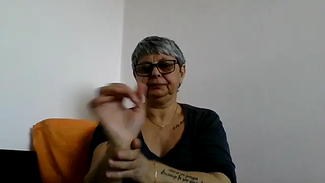 roseblak42 online show from March 25, 10:10 am