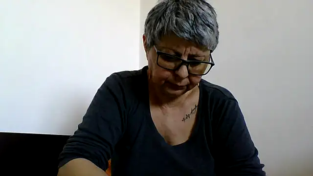 roseblak42 online show from March 26, 1:17 pm