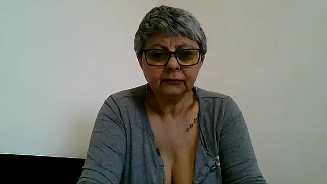 roseblak42 online show from March 28, 7:30 am