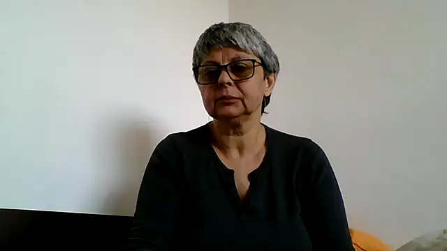 roseblak42 online show from April 5, 8:00 am