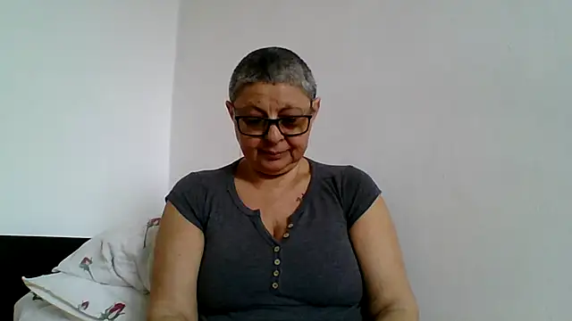 roseblak42 online show from April 8, 10:15 am