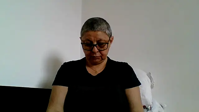 roseblak42 online show from April 11, 10:41 am