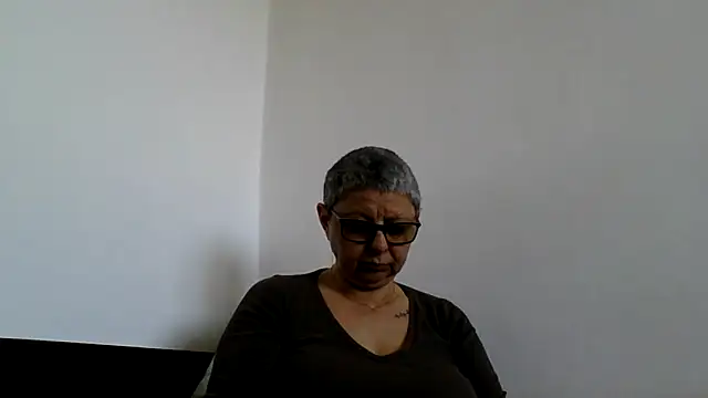 Snapshot of roseblak42 chatting on April 28, 8:30 am roseblak42 online show from April 28, 8:30 am