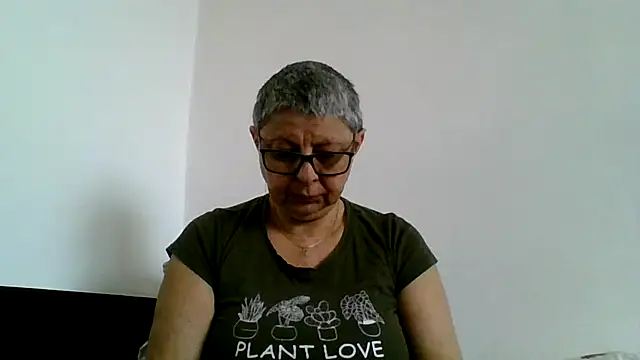Snapshot of roseblak42 chatting on April 29, 12:42 pm roseblak42 online show from April 29, 12:42 pm