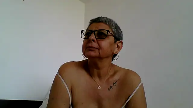 Snapshot of roseblak42 chatting on July 14, 1:39 pm roseblak42 online show from July 14, 1:39 pm