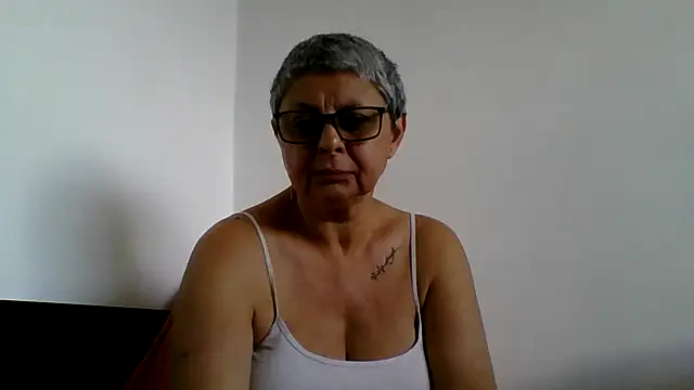 Snapshot of roseblak42 chatting on July 24, 2:26 pm roseblak42 online show from July 24, 2:26 pm