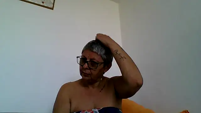 Snapshot of roseblak42 chatting on July 25, 4:37 pm roseblak42 online show from July 25, 4:37 pm